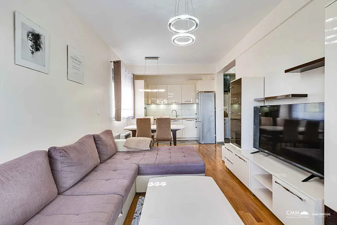 Bečići'de Geniş Teraslı, Garajlı Modern 1+1 Daire