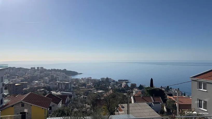 Dobra Voda'da panoramik deniz manzaralı daireler