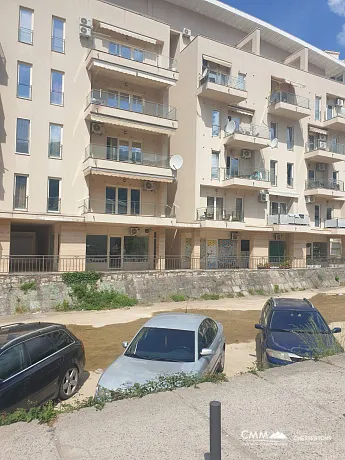 Budva'da Deniz Manzaralı Modern Üç Odalı Daire