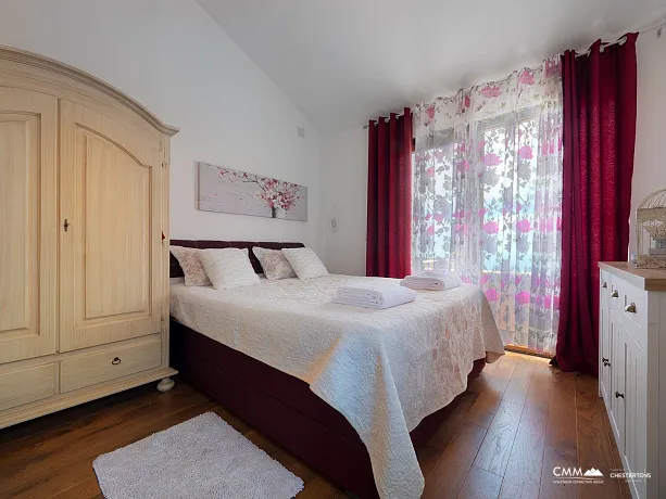 Panoramik deniz manzaralı ve havuzlu lüks villa
