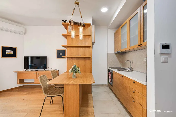 Bečići'de Modern ve Tamamen Eşyalı Satılık Daire