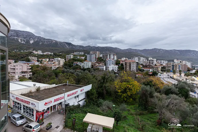 Deniz yakınında Bečići’de bulunan kompleks