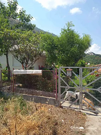 Prcanj'da deniz manzaralı Tek Katlı ev