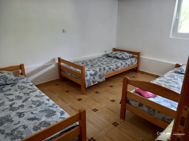 Tivat'taki Üç Yönlendirici Geniş Ev