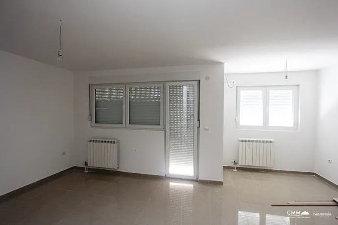 Herceg Novi'de küçük apartman dairesi