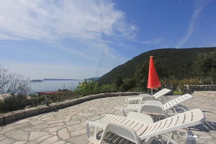 Deniz manzaralı lüks villa