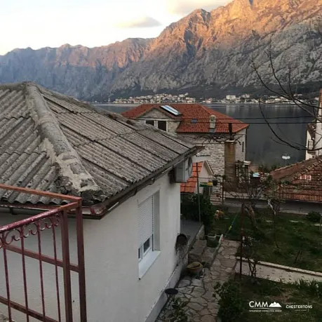 Prcanj'da deniz manzaralı Tek Katlı ev