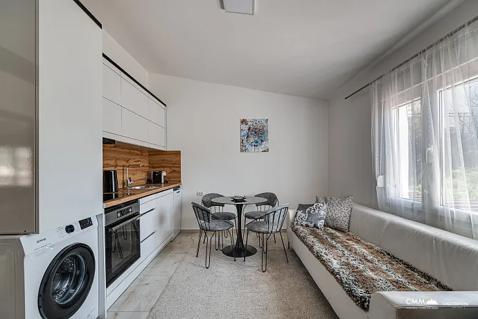 Sutomore'de iki katlı geniş ev