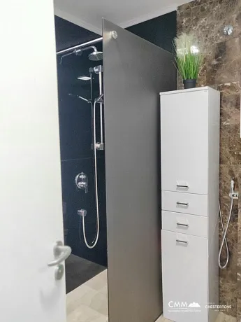 İlk satırda Budva'da tek yatak odalı daire