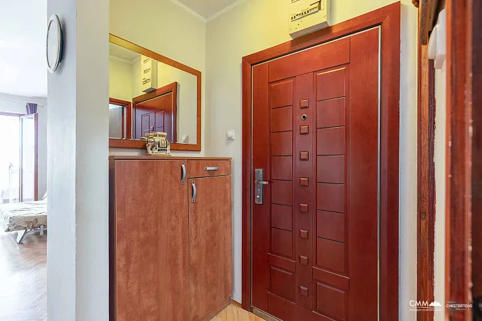 Budva'da iki yatak odalı daire