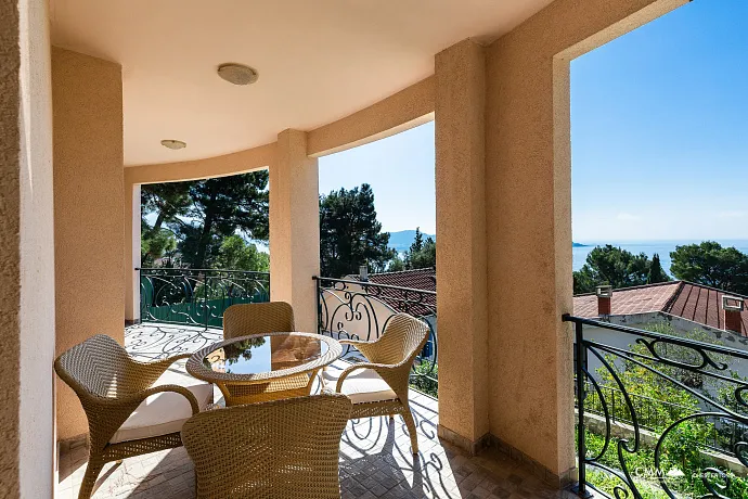 Susanj'da güzel deniz manzaralı modern villa 