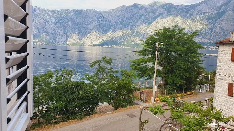 Stoliv’de Deniz Manzaralı, Birinci Sıra Ev