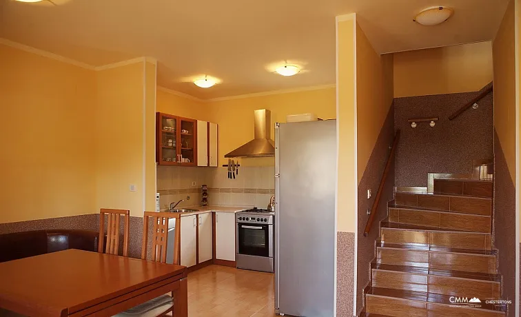 Krimovice'de yüzme havuzları ve geniş bir arsa ile iki Villa