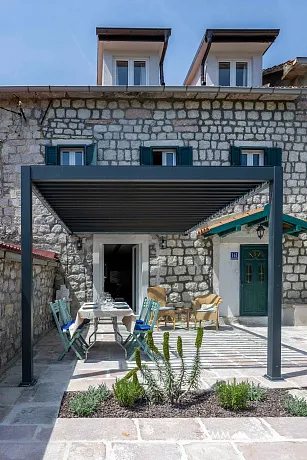 3 Yatak Odalı ve Geniş Teraslı Tamamen Yenilenmiş Taş Ev, Đurići