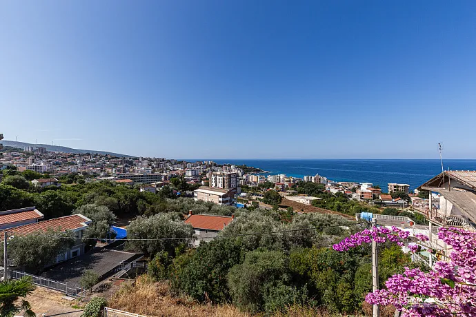 Dobra Voda'da panoramik deniz manzaralı ev