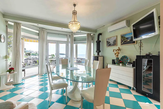 Uteha'da havuzlu lüks villa