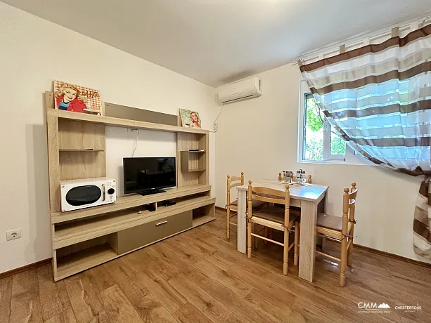 Lustica Bay yakınında havuz ve spa bulunan mini otel