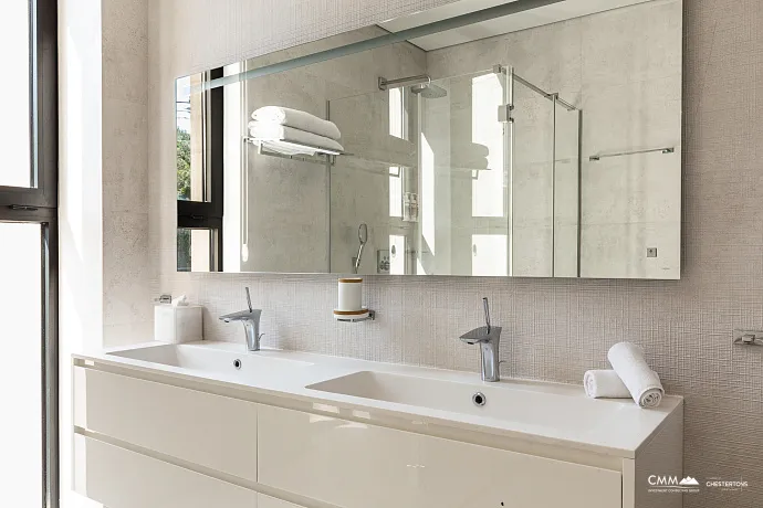 Radovići’de Deniz Manzaralı 44 m² Lüks Daire