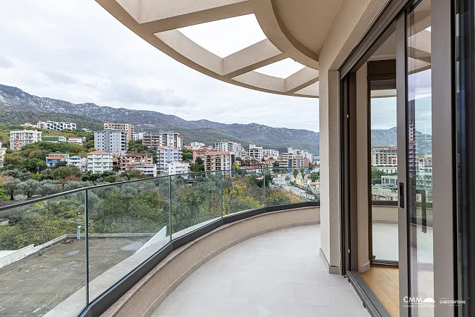 Deniz yakınında Bečići’de bulunan kompleks