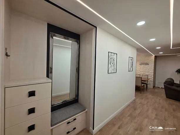 Denize 300 metre mesafede özel saunalı lüks 3 yatak odalı daire – Bečići (107 m²)