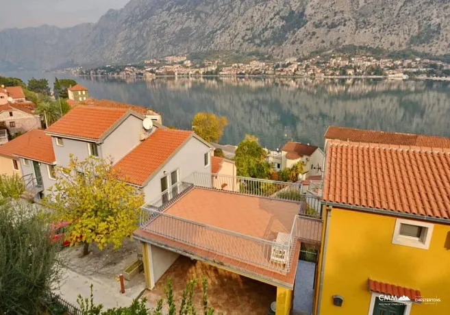 Muo'da panoramik deniz manzaralı geniş villa