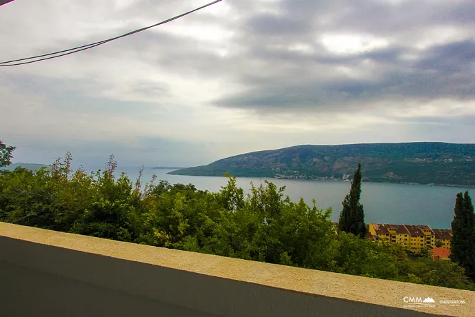 Herceg Novi'de muhteşem deniz manzaralı üç katlı konak