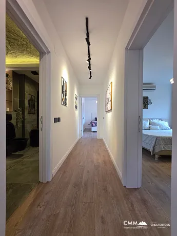 Denize 300 metre mesafede özel saunalı lüks 3 yatak odalı daire – Bečići (107 m²)