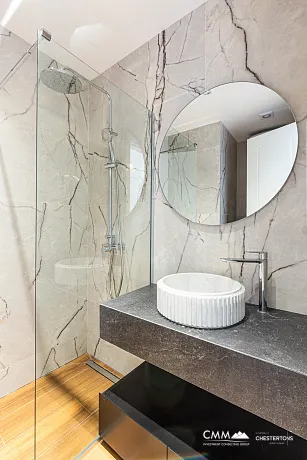 Becici'de denize yakın yeni binada çatı katı
