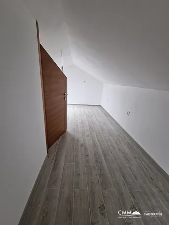 Igalo'da deniz manzaralı üç yatak odalı dubleks daire