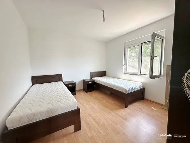 Zagradje'de deniz manzaralı üç katlı ev