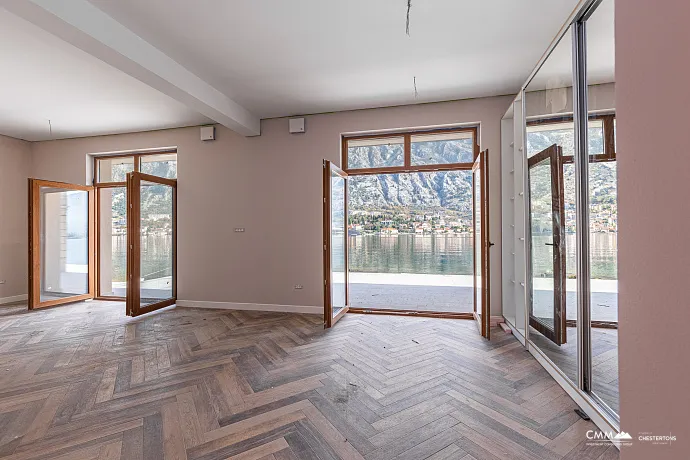 Lüks bir üç katlı villa — Kotor