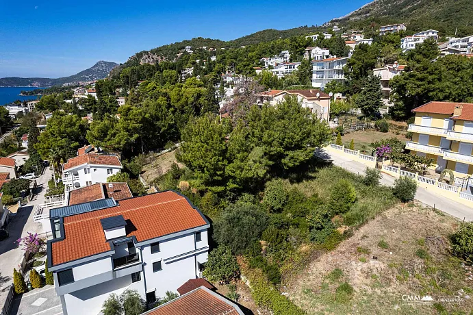 Šušanj’da deniz manzaralı arsa, plaja 150 m — 950 m²