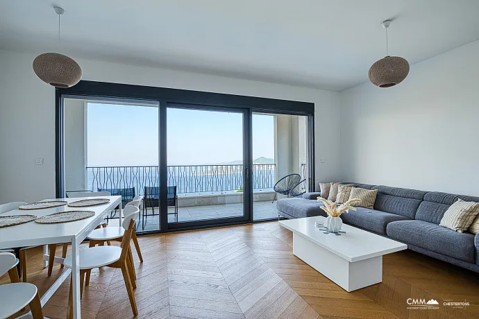 Havuzlu sitede üç odalı daire, Blizikuće