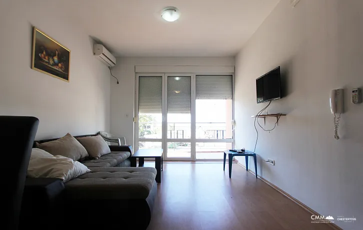 Sutomore'da bir apartmanda daireler