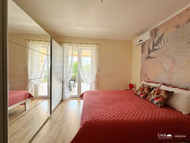 Lustica Bay yakınında havuz ve spa bulunan mini otel