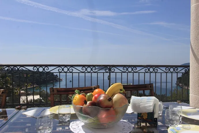 Deniz manzaralı lüks villa