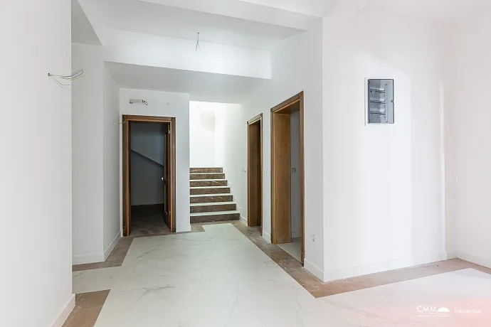 Lüks bir üç katlı villa — Kotor