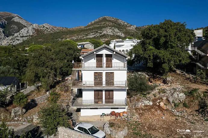 Ratac, Bar’da 1.600 m² arsalı ev — yaklaşık 350 m²