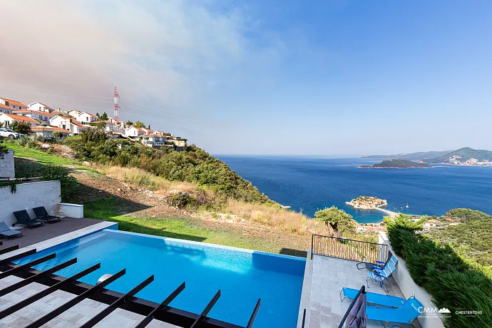 Havuzlu sitede üç odalı daire, Blizikuće
