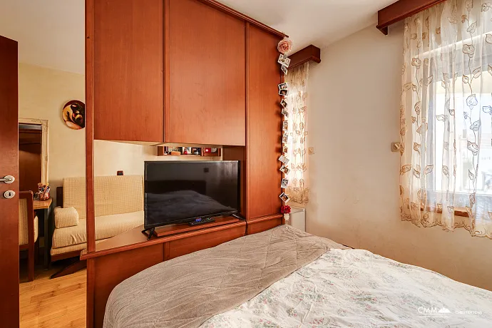 Budva'nın denize bakan sakin bir bölgesinde ev.