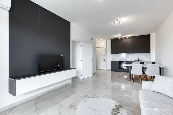 Işık Alan İki Yatak Odalı Daire Bar’da