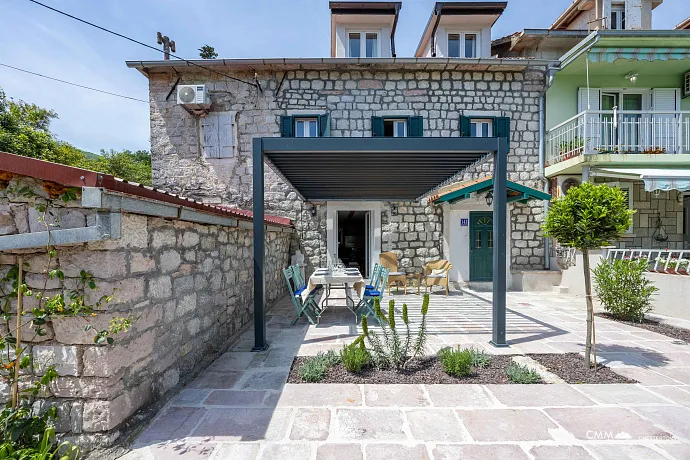 3 Yatak Odalı ve Geniş Teraslı Tamamen Yenilenmiş Taş Ev, Đurići