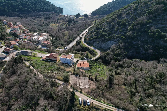 Petrovac’ta Deniz Manzaralı, Onaylı Projeli ve Temeli Hazır Yatırım Arsası