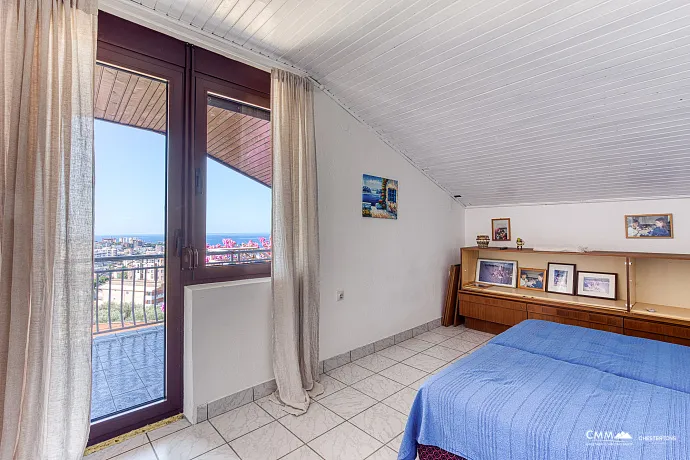 Dobra Voda'da panoramik deniz manzaralı ev