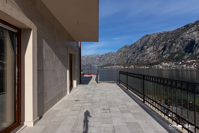 Lüks bir üç katlı villa — Kotor