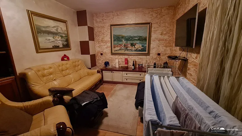 Budva'nın denize bakan sakin bir bölgesinde ev.