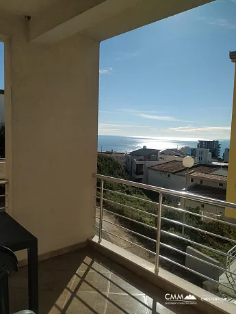 Ulcinj'de deniz manzaralı iki yatak odalı daire