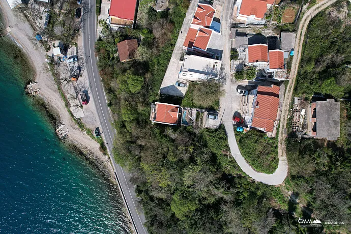 Lepetani'de deniz manzaralı rahat villa