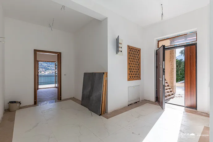 Lüks bir üç katlı villa — Kotor