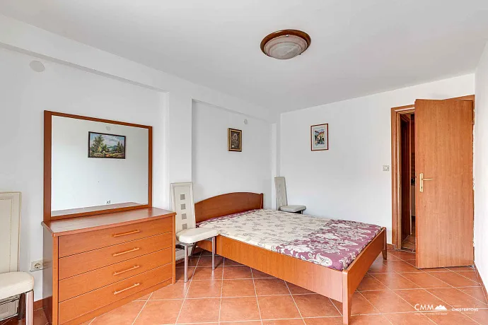 Budva Merkezine Yakın, Teraslı Geniş 2+1 Daire